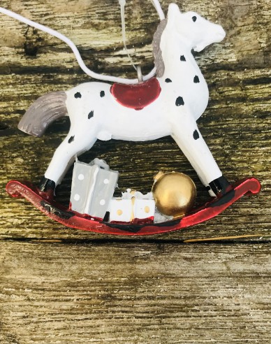 Koník dekoračný na zavesenie s darčekmi